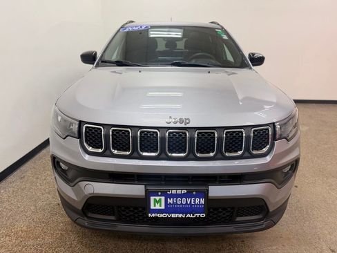 Used 2023 Jeep Compass Latitude w/ Sun and Sound Group AWD/4WD image 9