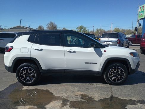 Used 2025 Jeep Compass Trailhawk AWD/4WD image 5