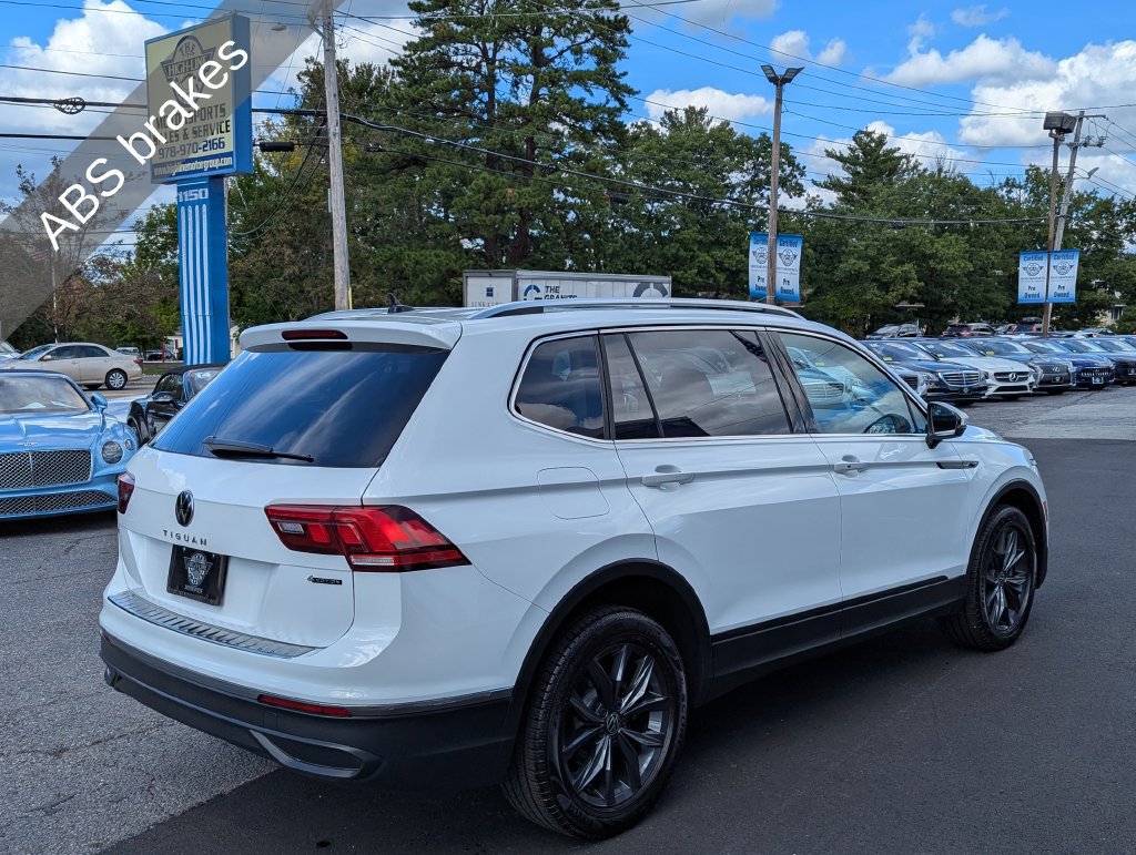 Used 2022 Volkswagen Tiguan SE w/ Panoramic Sunroof Package AWD/4WD image 9