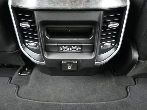 Used 2019 RAM 1500 Big Horn AWD/4WD image 14
