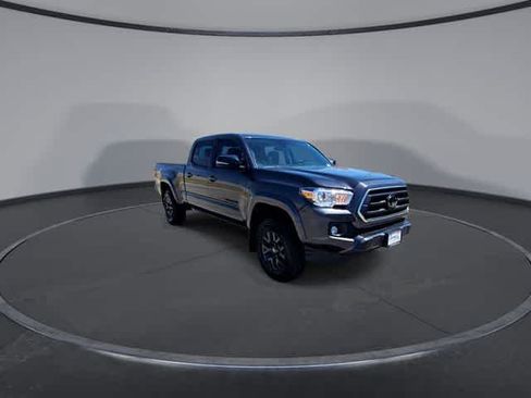 Used 2022 Toyota Tacoma SR5 RWD image 2