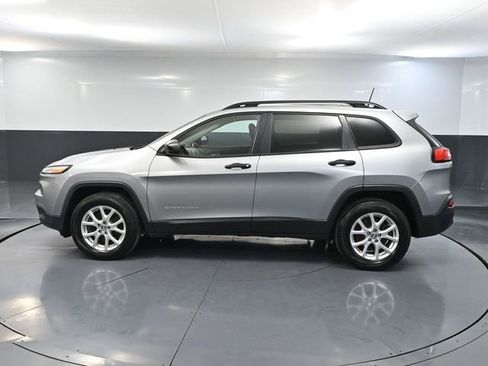 Used 2017 Jeep Cherokee Sport w/ Cold Weather Group image 9