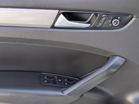 Used 2015 Volkswagen Passat TDI SE image 14