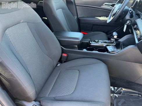 Used 2025 Kia Sportage LX image 12