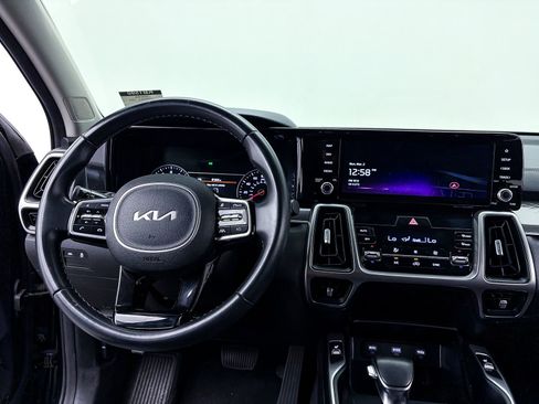 Used 2022 Kia Sorento S w/ Panoramic Sunroof Package image 4