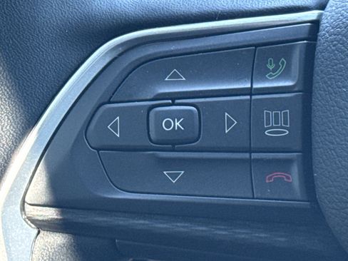 Used 2025 Jeep Grand Cherokee Laredo X image 18