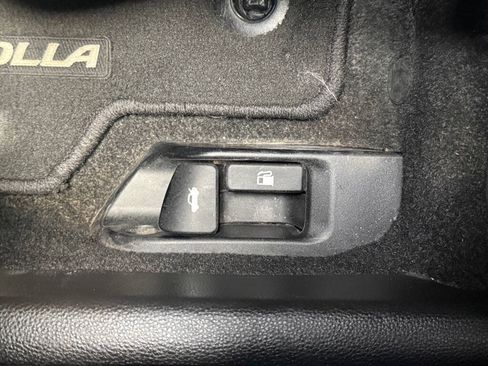 Used 2022 Toyota Corolla L FWD image 12