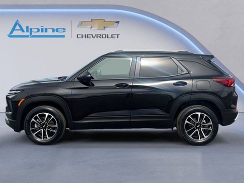 Used 2025 Chevrolet TrailBlazer LT image 2