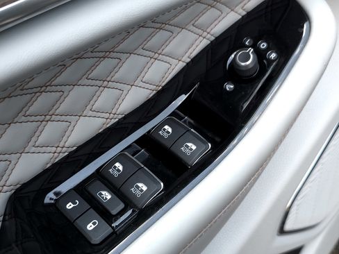 Used 2021 Jeep Grand Cherokee L Summit w/ Luxury Tech Group V image 32