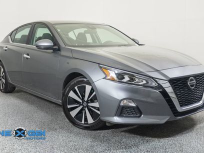 Used 2021 Nissan Altima 2.5 SV w/ SV Premium Package