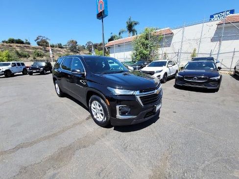 Used 2023 Chevrolet Traverse LS FWD image 2