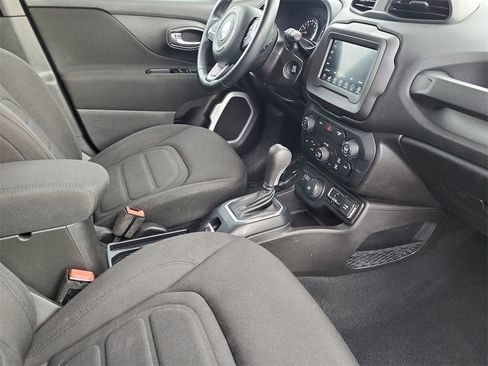 Used 2020 Jeep Renegade Latitude w/ Cold Weather Group image 19