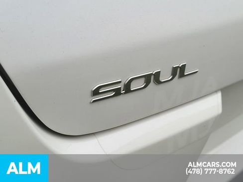 Used 2024 Kia Soul LX image 11