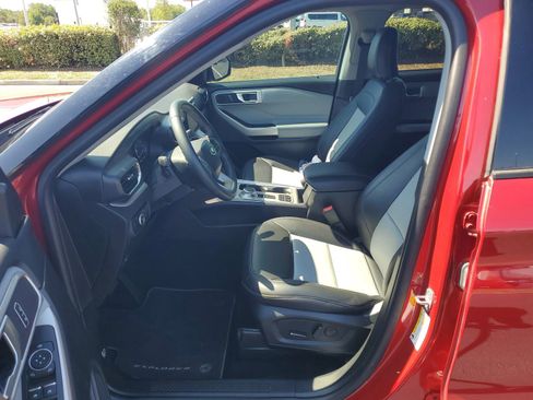 Certified 2024 Ford Explorer XLT w/ Equipment Group 202A RWD image 18