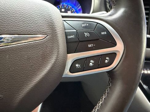 Used 2017 Chrysler Pacifica Touring-L Plus w/ Advanced Safetytec Group FWD image 23