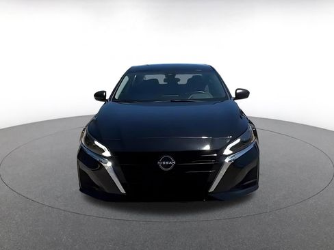 Used 2025 Nissan Altima 2.5 SV image 3