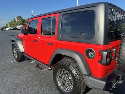 Used 2025 Jeep Wrangler Sport S image 20