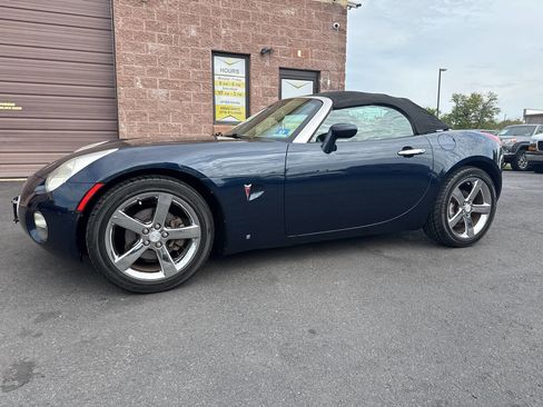 Used 2006 Pontiac Solstice Convertible w/ Premium Package RWD image 2
