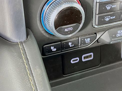 Certified 2023 GMC Yukon XL SLT AWD/4WD image 19