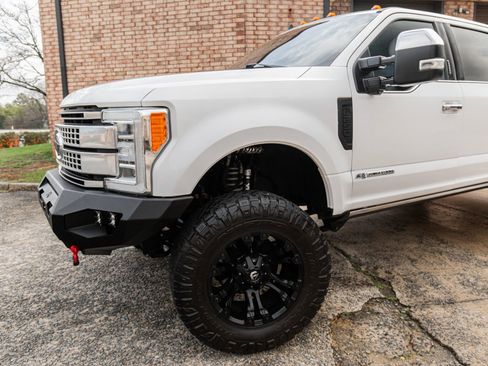 Used 2019 Ford F250 Platinum w/ Platinum Ultimate Package image 3