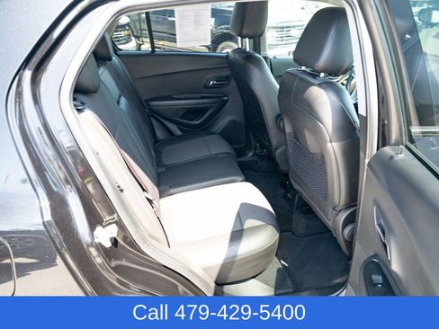 Used 2020 Chevrolet Trax LT w/ LT Convenience Package AWD/4WD image 39