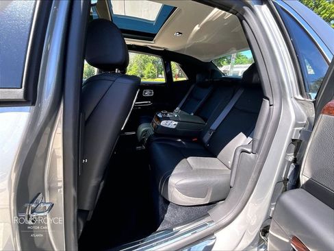 Used 2016 Rolls-Royce Ghost RWD image 23