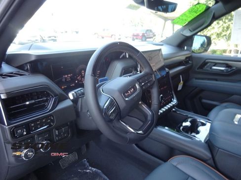 New 2026 GMC Yukon XL AT4 w/ AT4 Premium Plus Package AWD/4WD image 12