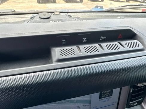 Used 2022 Ford Bronco Outer Banks AWD/4WD image 11