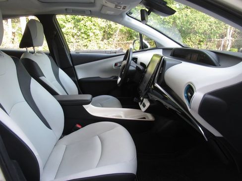 Certified 2018 Toyota Prius Four w/ Advanced Technology Package FWD image 19