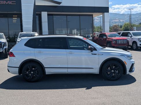 Used 2023 Volkswagen Tiguan SE R-Line AWD/4WD image 7