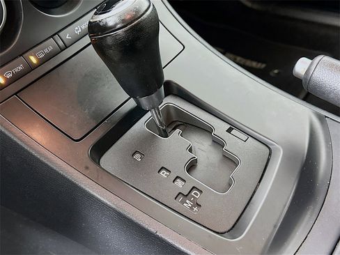 Used 2013 MAZDA MAZDA3 i Touring image 15