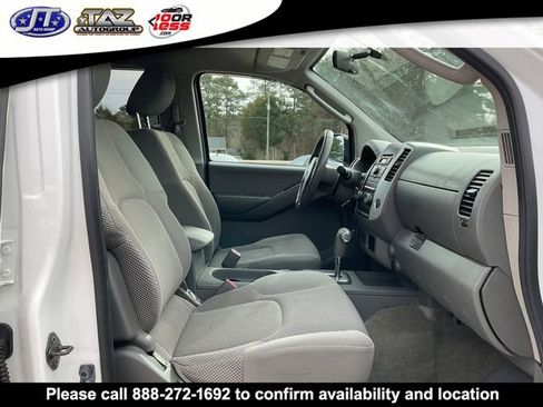 Used 2011 Nissan Frontier SV image 13