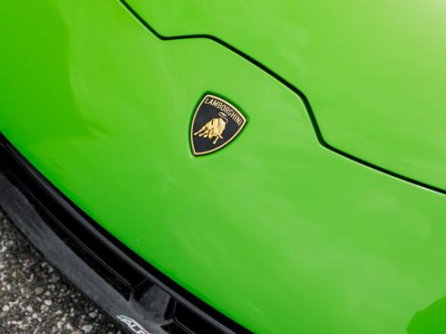 Used 2018 Lamborghini Huracan Performante AWD/4WD image 11