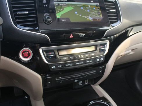 Used 2020 Honda Pilot Touring image 17