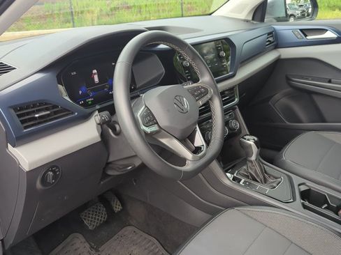 Used 2023 Volkswagen Taos SE FWD image 9