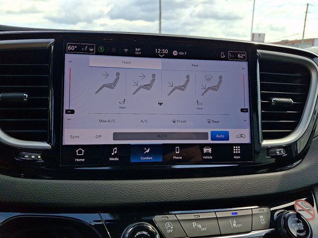 Used 2025 Chrysler Pacifica Select FWD image 17