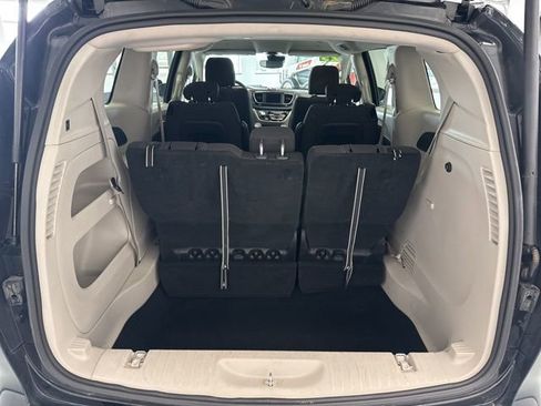 Used 2023 Chrysler Voyager LX image 10