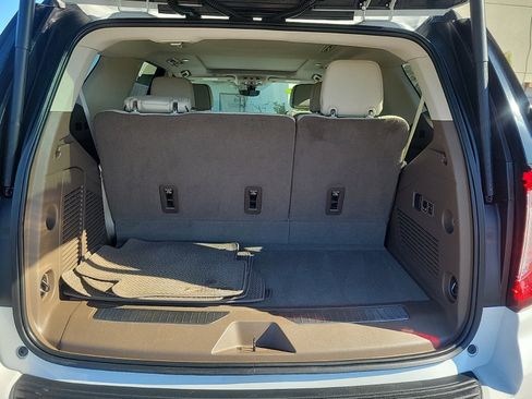 Used 2021 GMC Yukon Denali w/ Denali Premium Package image 8