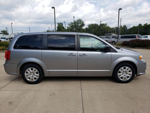 Used 2018 Dodge Grand Caravan SE w/ UConnect Hands-Free Group FWD image 7