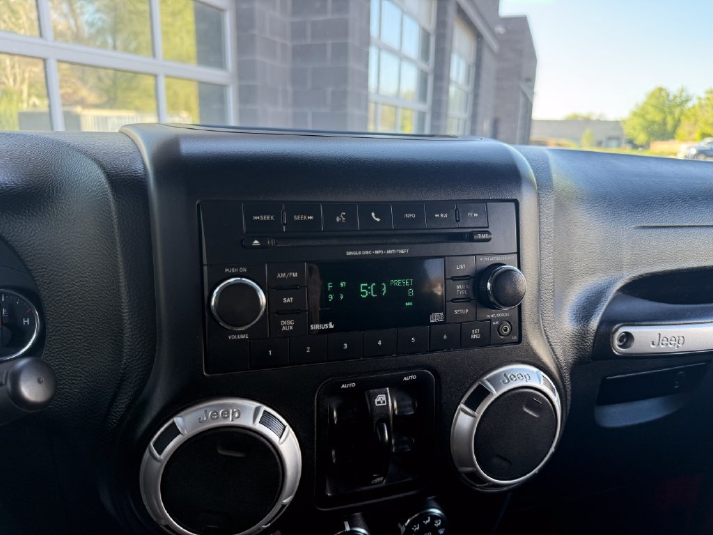 Used 2018 Jeep Wrangler Unlimited Sahara w/ Max Tow Package AWD/4WD image 37