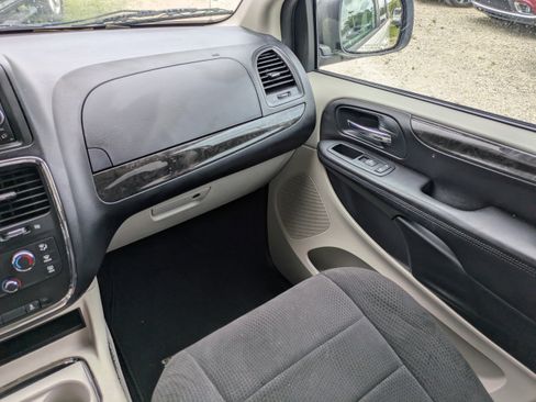 Used 2012 Dodge Grand Caravan SXT FWD image 14