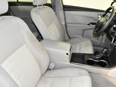 Used 2016 Toyota Camry LE FWD image 38
