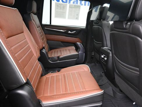 Used 2023 GMC Yukon XL Denali Ultimate w/ LPO, Floor Liner Package AWD/4WD image 10