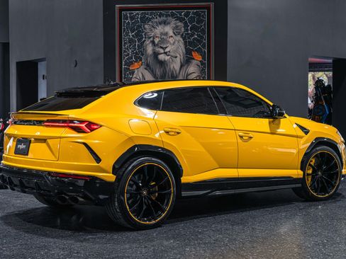 Used 2021 Lamborghini Urus AWD/4WD image 5