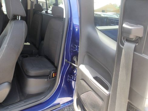 Used 2016 Chevrolet Colorado LT w/ LT Convenience Package RWD image 10