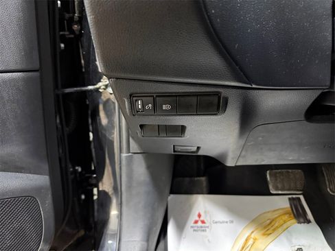 Used 2022 Toyota Corolla Cross LE image 27