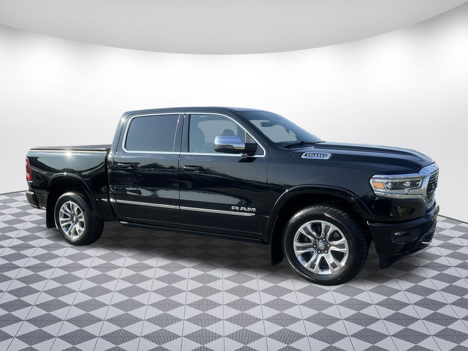 Used 2023 RAM 1500 Limited w/ Body-Colour Bumper Group AWD/4WD image 1