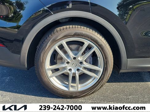Used 2023 Porsche Cayenne AWD/4WD image 9