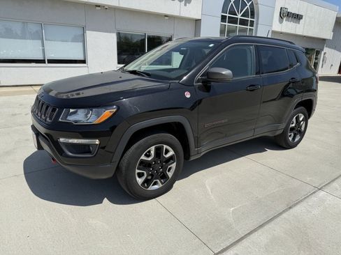 Used 2018 Jeep Compass Trailhawk w/ Leather Interior Group AWD/4WD image 4