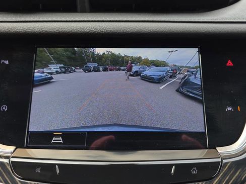 Used 2022 Cadillac XT6 Premium Luxury image 17